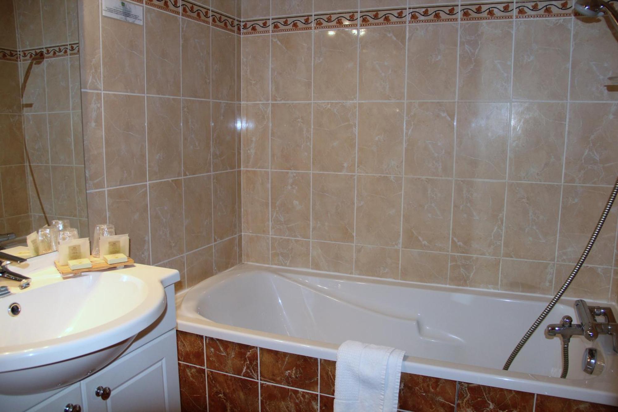 Hotel Logis Des Trois Maures Couches Zewnętrze zdjęcie