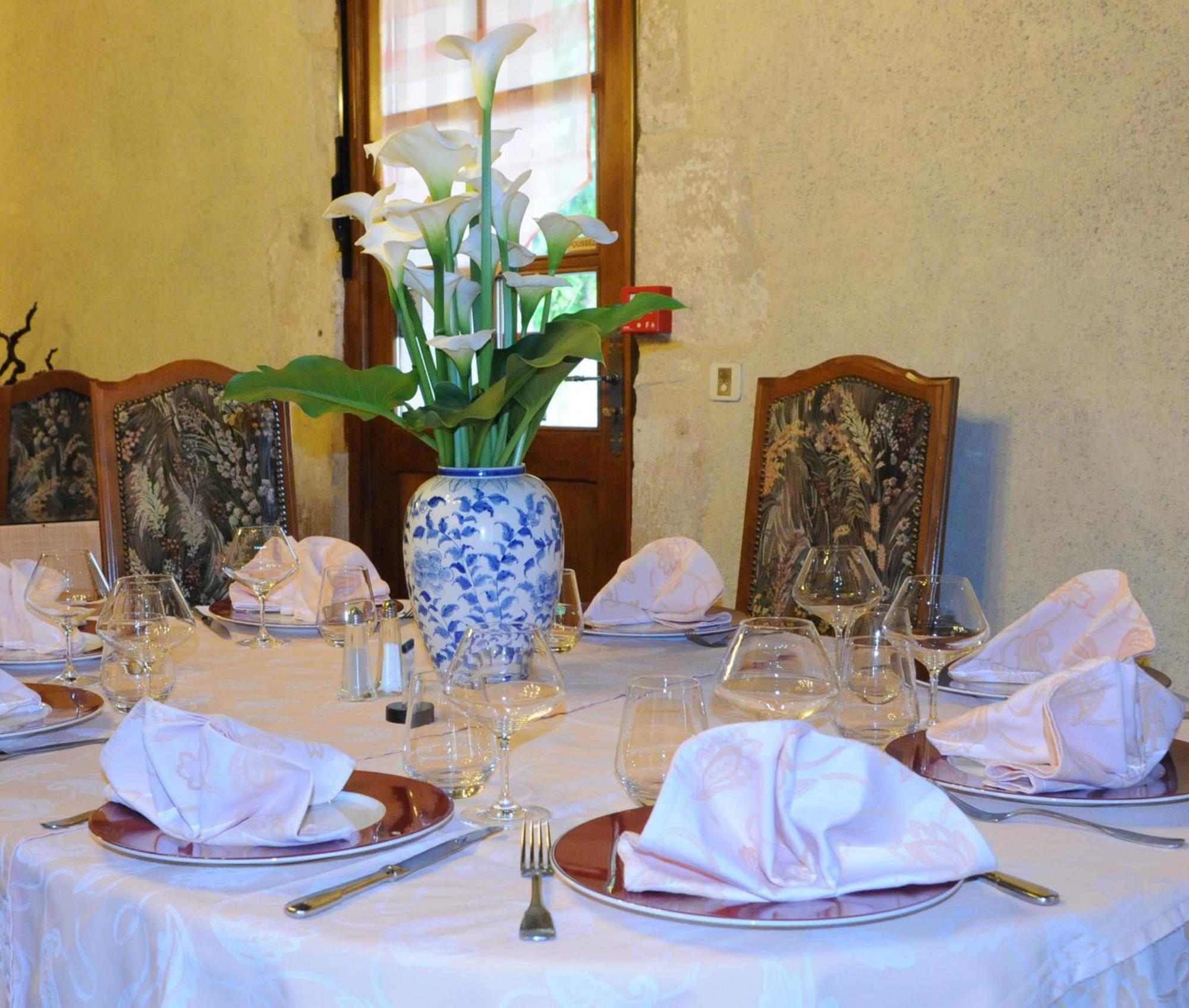 Hotel Logis Des Trois Maures Couches Zewnętrze zdjęcie