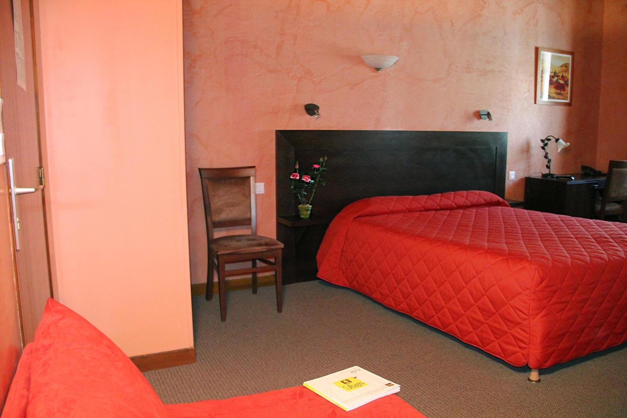 Hotel Logis Des Trois Maures Couches Zewnętrze zdjęcie