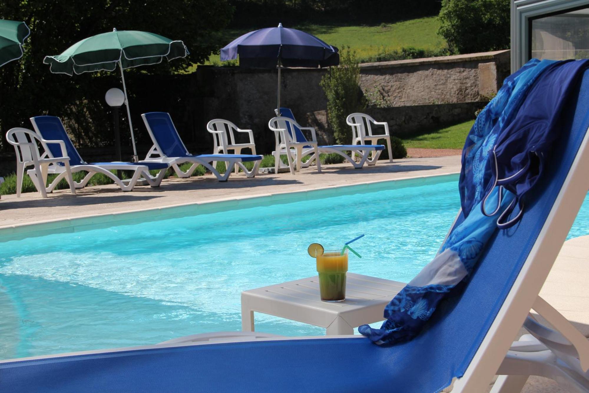 Hotel Logis Des Trois Maures Couches Zewnętrze zdjęcie