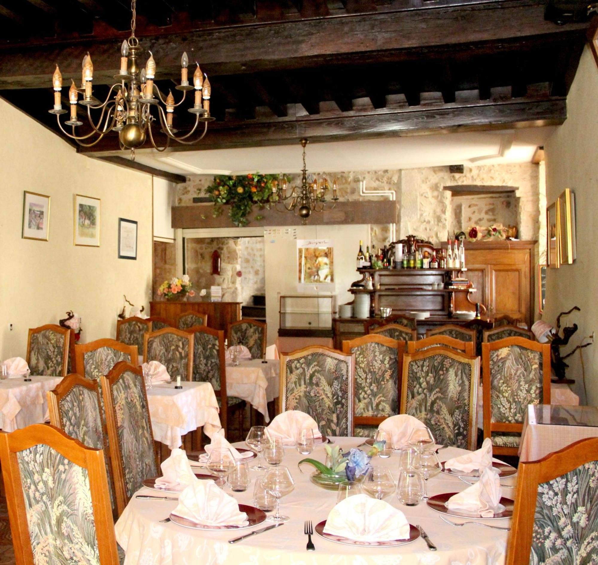 Hotel Logis Des Trois Maures Couches Zewnętrze zdjęcie