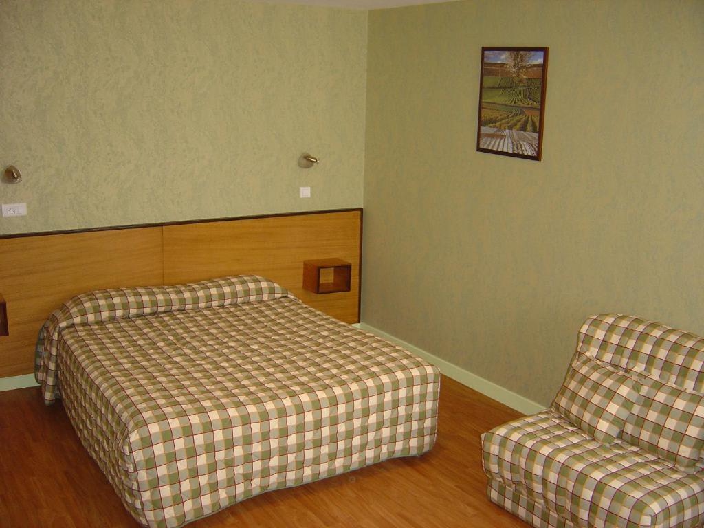 Hotel Logis Des Trois Maures Couches Zewnętrze zdjęcie