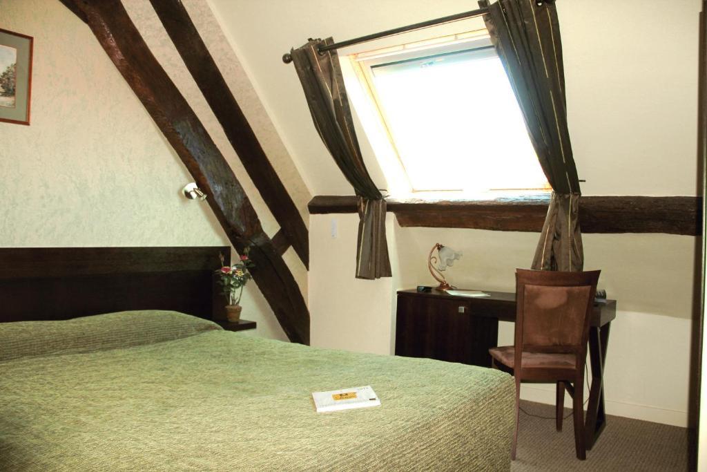 Hotel Logis Des Trois Maures Couches Pokój zdjęcie