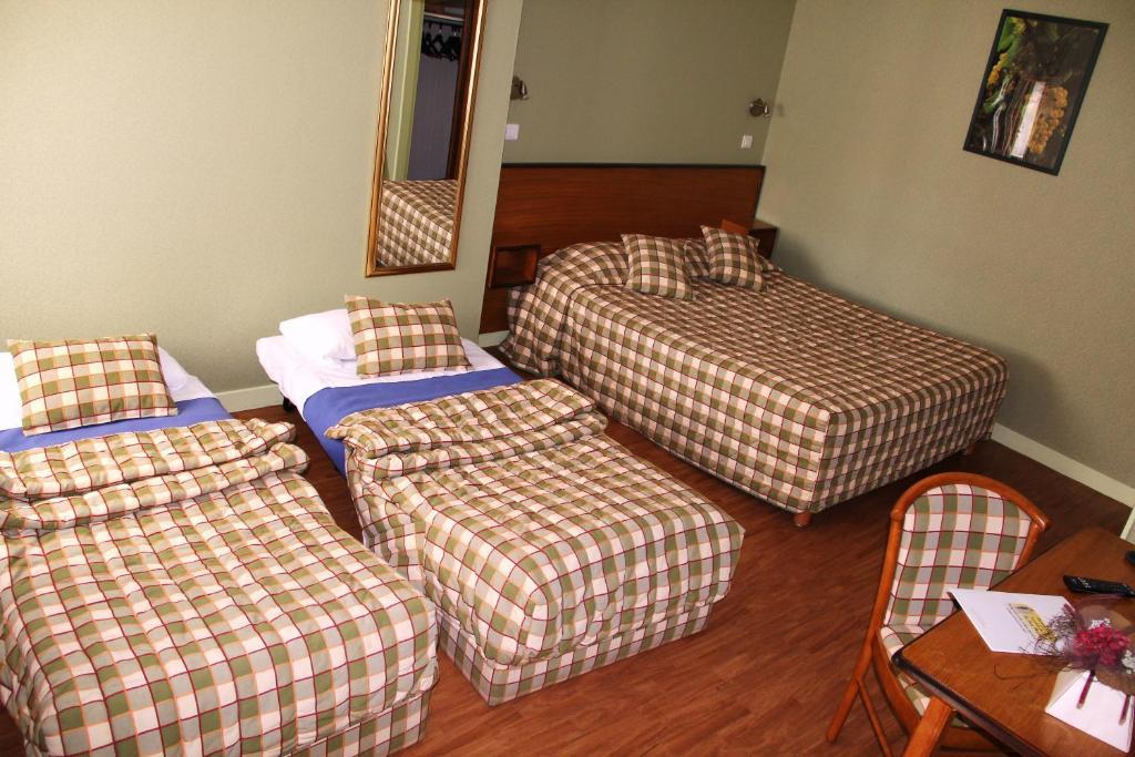 Hotel Logis Des Trois Maures Couches Pokój zdjęcie