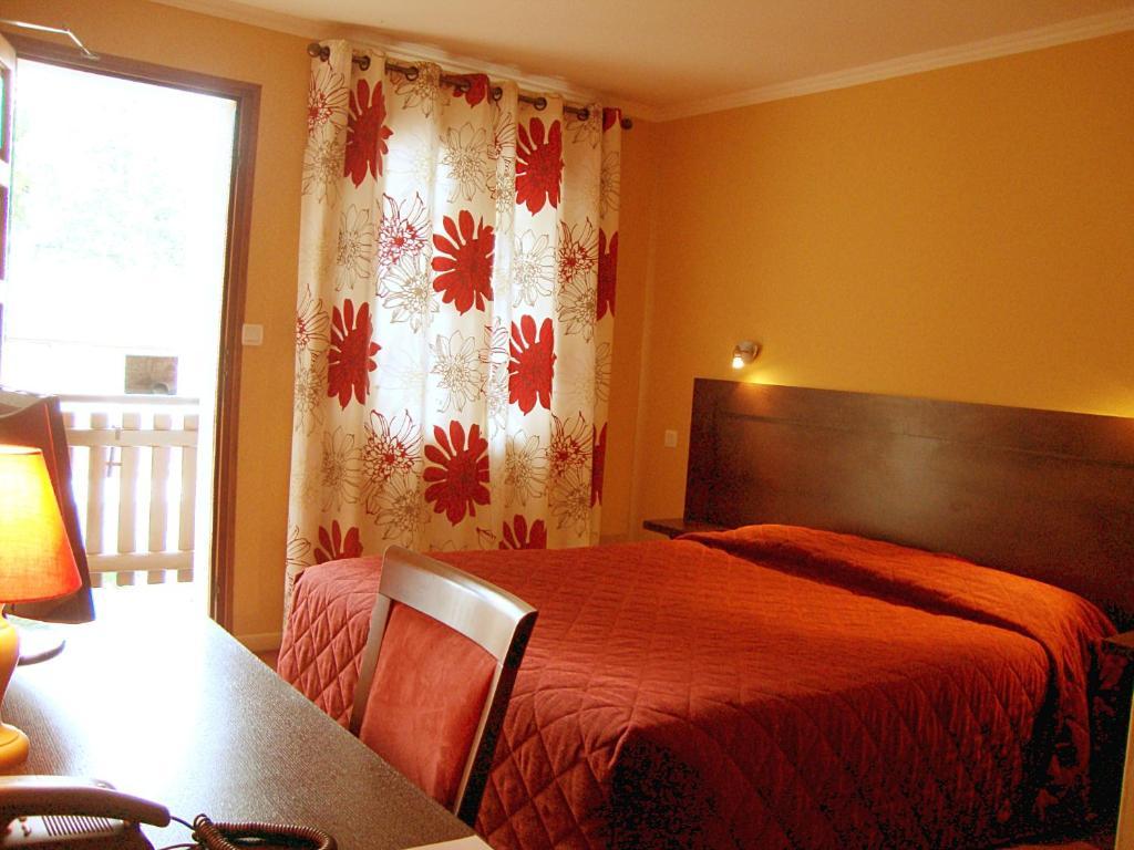 Hotel Logis Des Trois Maures Couches Pokój zdjęcie