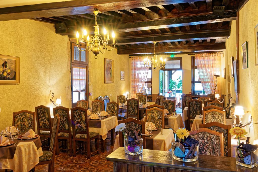 Hotel Logis Des Trois Maures Couches Zewnętrze zdjęcie