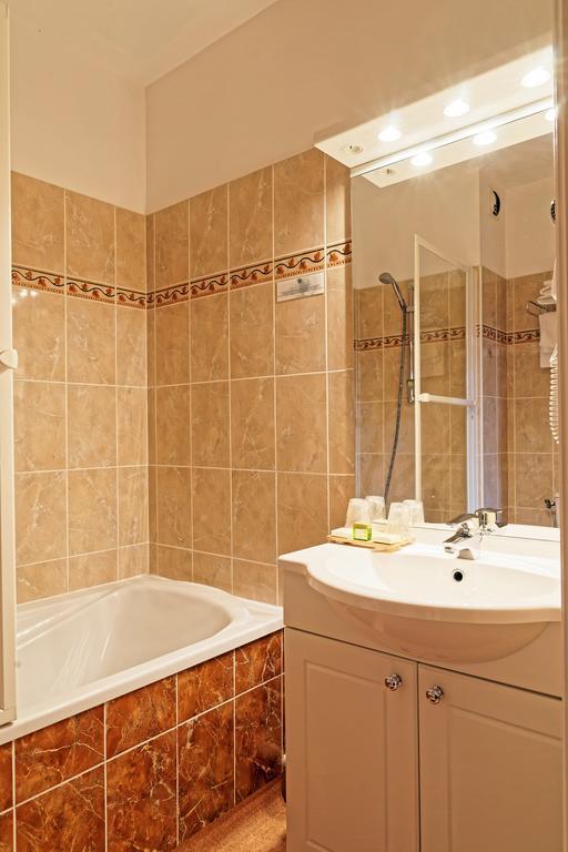 Hotel Logis Des Trois Maures Couches Zewnętrze zdjęcie