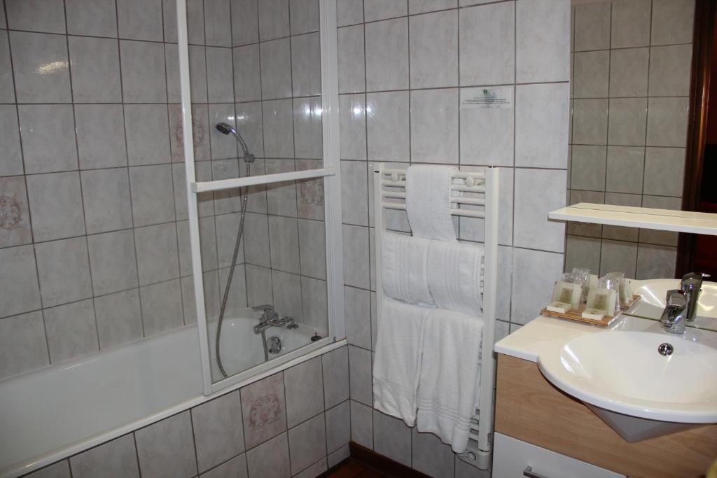 Hotel Logis Des Trois Maures Couches Pokój zdjęcie