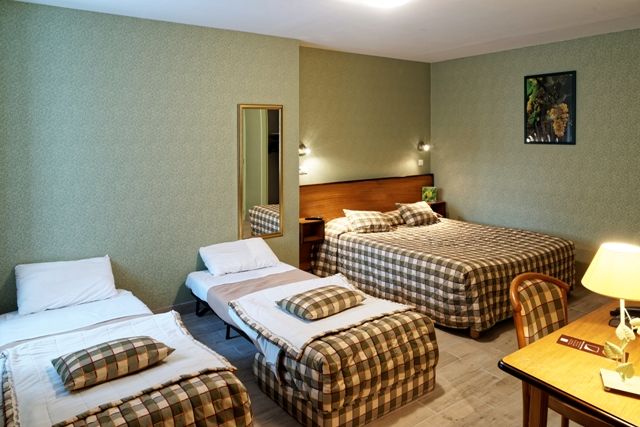 Hotel Logis Des Trois Maures Couches Zewnętrze zdjęcie