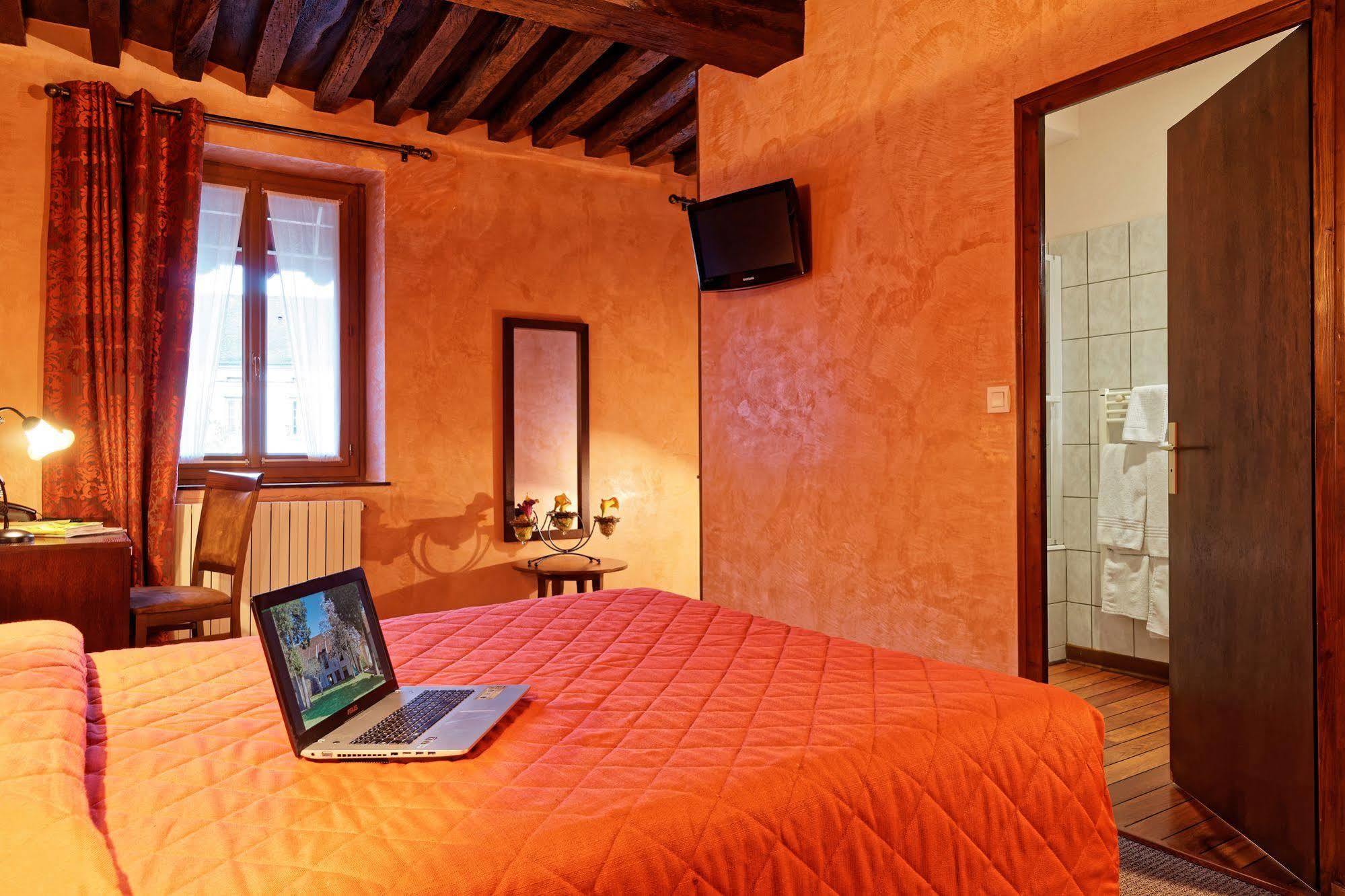 Hotel Logis Des Trois Maures Couches Zewnętrze zdjęcie